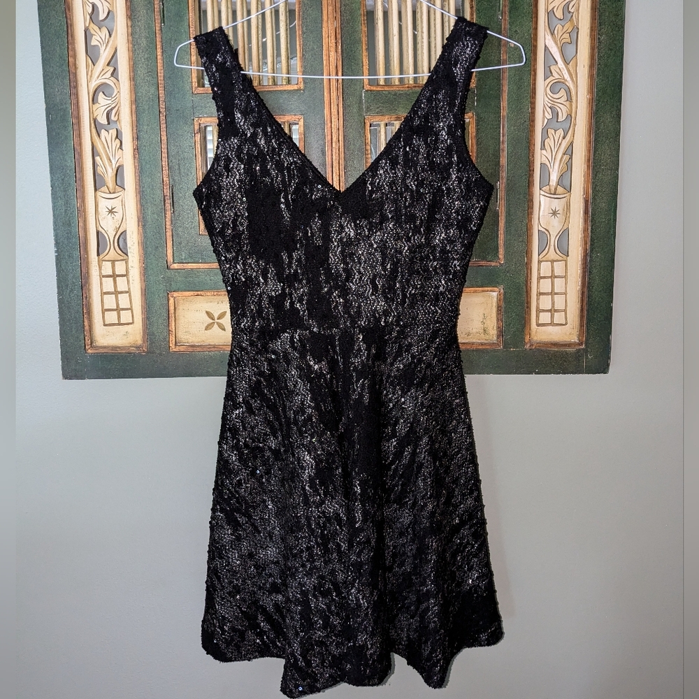 NWT Alberto Makali textured v-neck cocktail dress - size 6